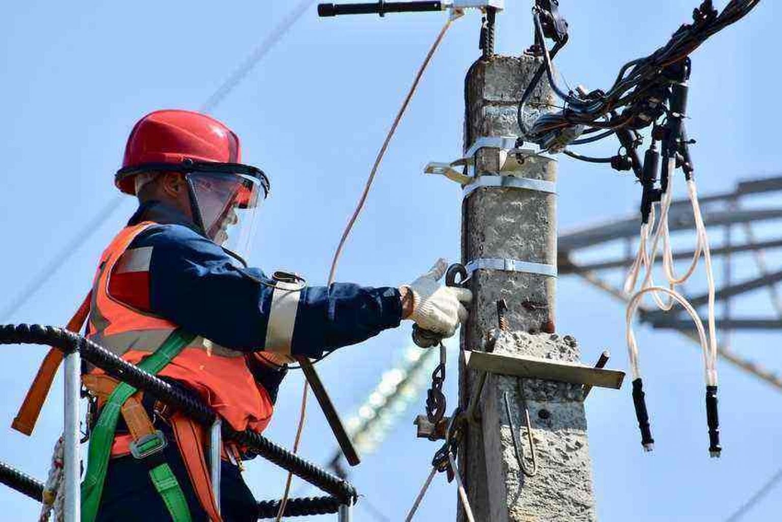 electrician-average-salary-in-united-states-2021-the-complete-guide