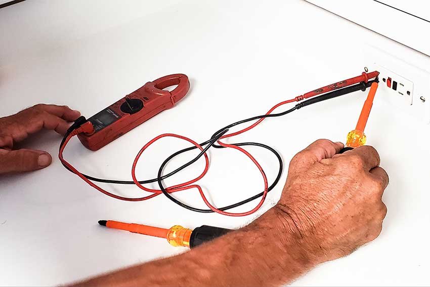 Electrical-Testers-for-Electrician-Apprentice-Tool-Belt